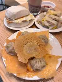 Gan Mei Alley: A Modern Taiwanese Breakfast Spot with Crispy Xiao Long Bao in Ximending