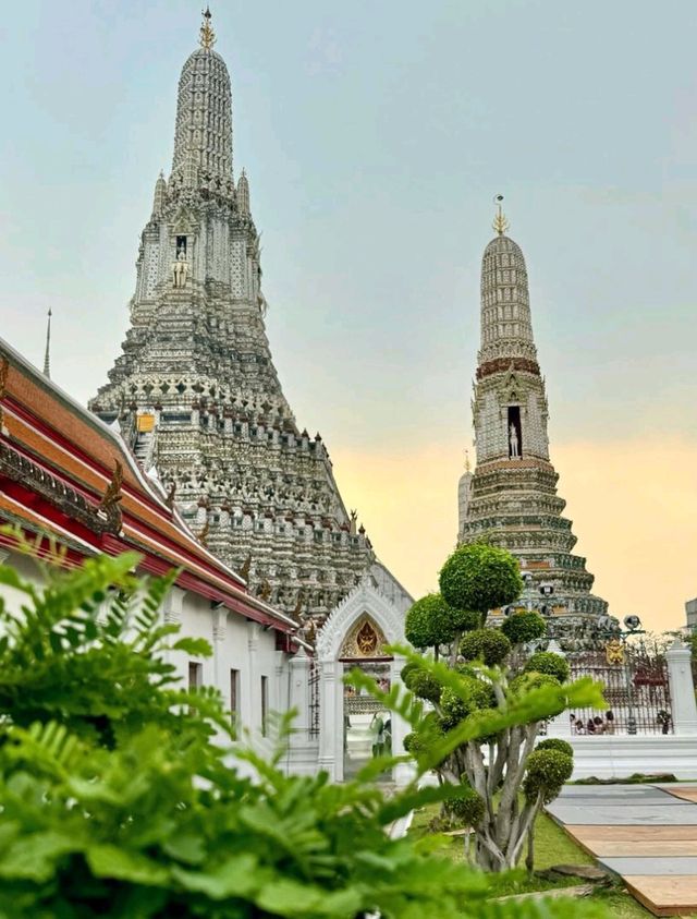 🏯✨ Wat Arun: The Temple of Dawn – Bangkok’s Riverside Gem 🇹🇭