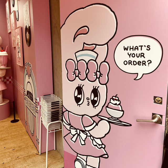 走進粉紅俱樂部｜Esther Bunny 艾絲樂小兔