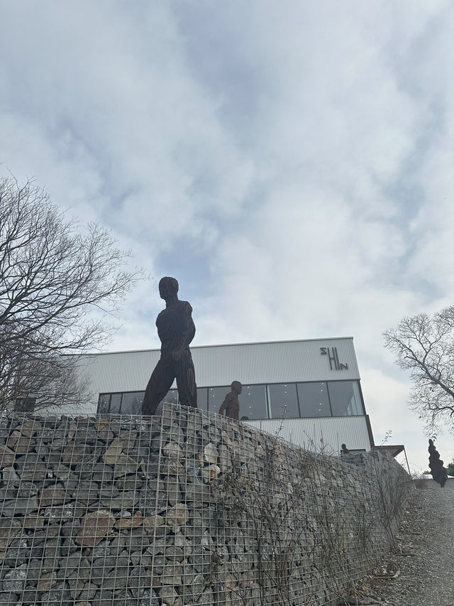 다양한 작품들을 감상할 수 있는 군산 갤러리카페
