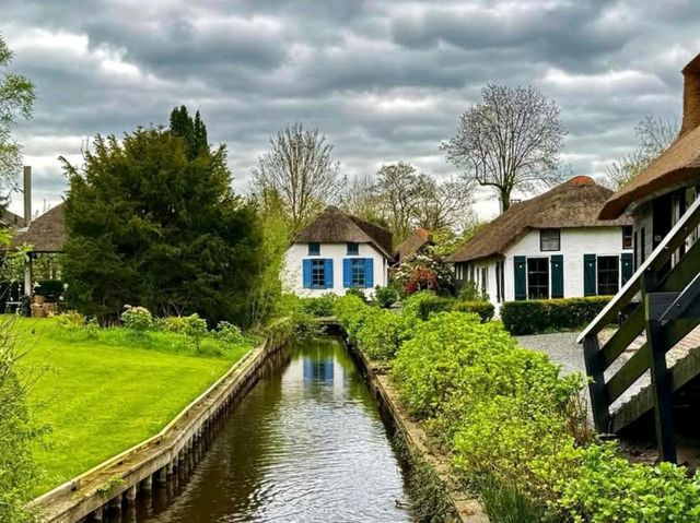 Giethoorn: The Enchanting Village with No Roads