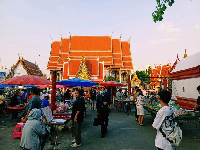 泰國曼谷市中心著名寺廟夜市Wat Ruak Bang Bamru market，靠近mrt地鐵站，純本地人夜市