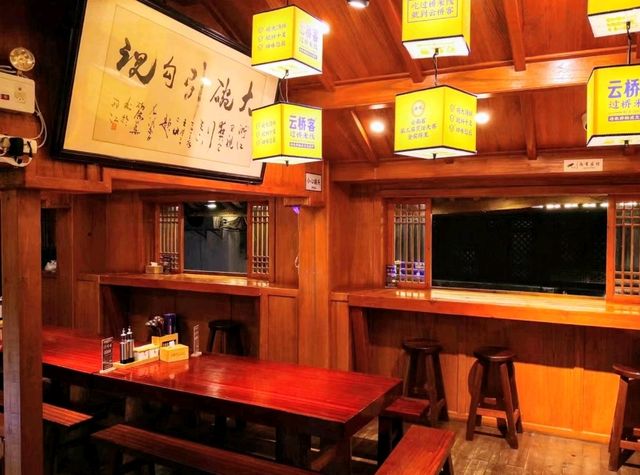 品嚐雲南道地的小吃美食---雲客橋過橋米線