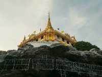 ขึ้นภูเขาทอง..ไหว้พระบรมสารีริกธาตุ
