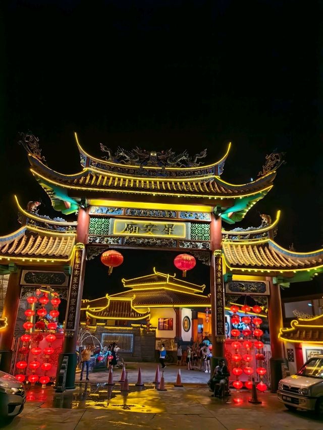 Xing An Temple, Known for Its Giant 'Guan Di' Statue