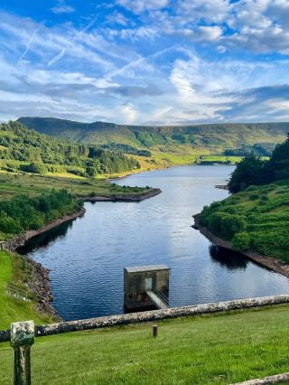 Dovestone Reservoir - A Hidden Hiking Gem Just 40 Minutes from Manchester 🏞️