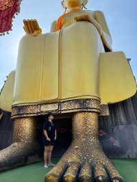 กราบขอพรหลวงพ่อโต “วัดสี่ร้อย” อ่างทอง