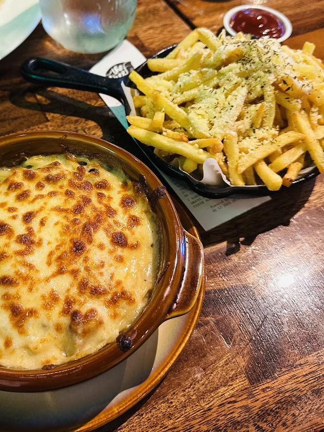 Asian Fusion Cuisine⭐️THE TREE⭐️Cosy Café 