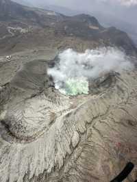 人生必定來搭一次直升機高空觀看阿蘇火山口