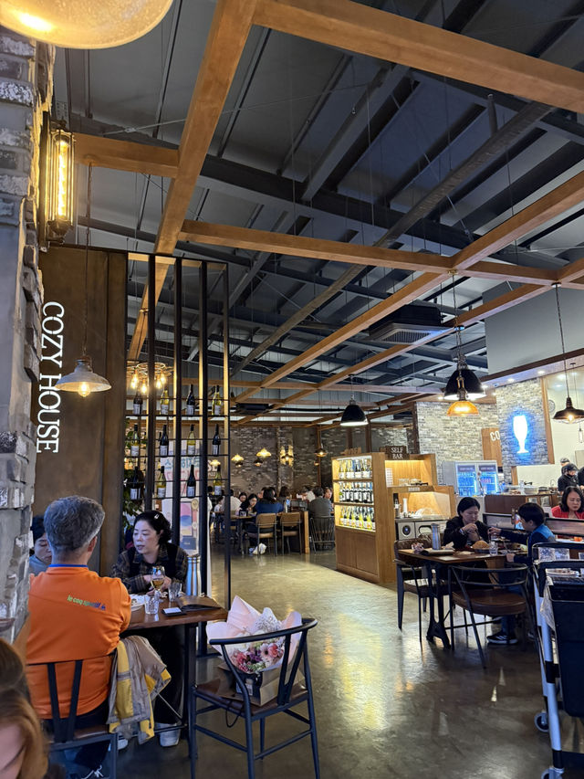 Loved for it's Cozy Vibe, Diversed Menu and Affordable Prices.