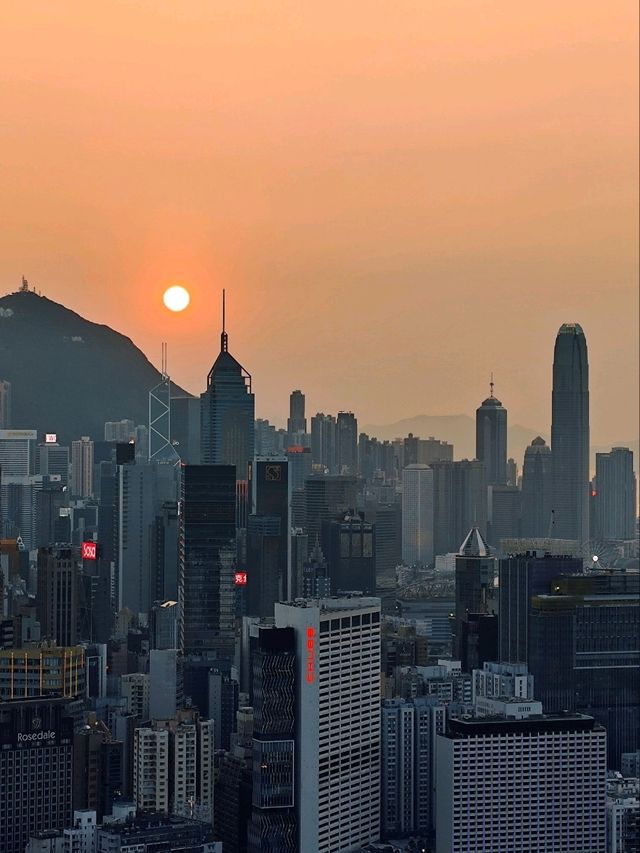 Sunset in Hong Kong is pure magic - Skyscrapers glow and the sky burns gold