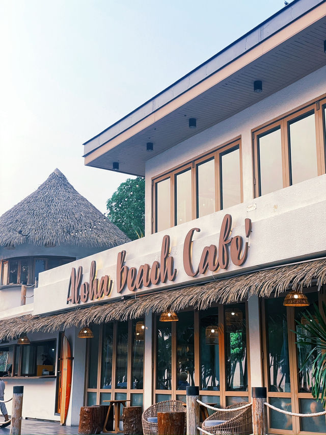 Aloha Beach Cafe ริมทะเล บรรยากาศดี 🍵