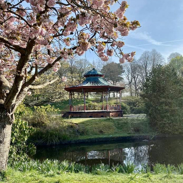 Family Escape at Sefton Park: Relax and Explore in Liverpool