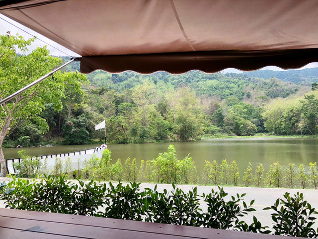 湖畔に佇む✨🏞️映えカフェ☕️