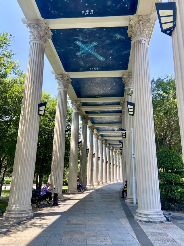 新橋市民廣場✨🏛️ 欣賞建築美學和享受自然風光🏺🌴