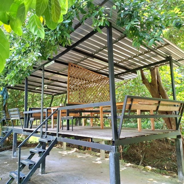 บ้านเขากอด ร้านอาหารริมลำธาร