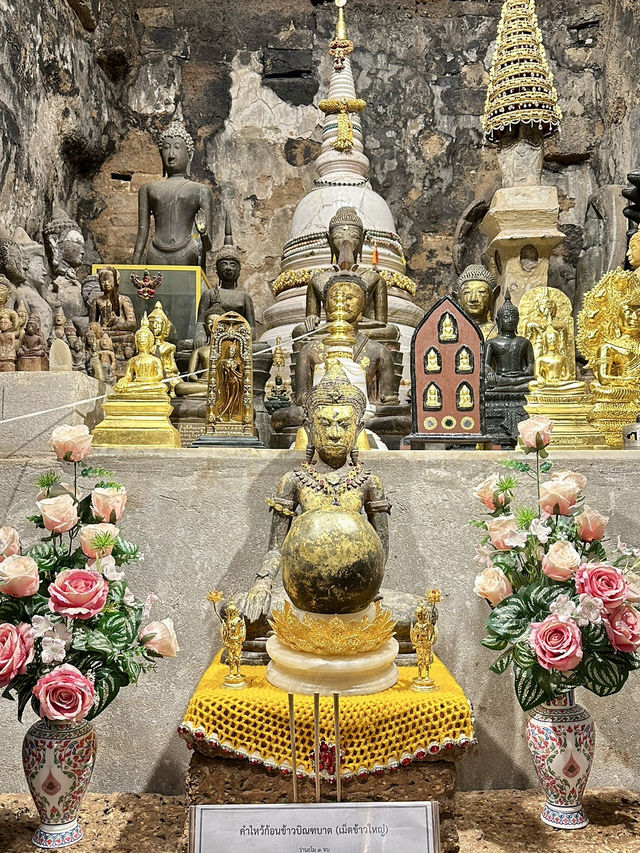 วัดคู่บ้านคู่เมืองสกลนคร