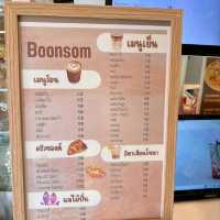 Boonsom คาเฟ่ คาเฟ่ลับกลางทุ่งนา