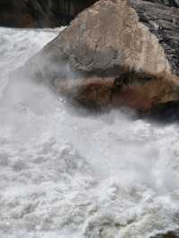 Roaring Beauty: The Majestic View of Tiger Leaping Gorge
