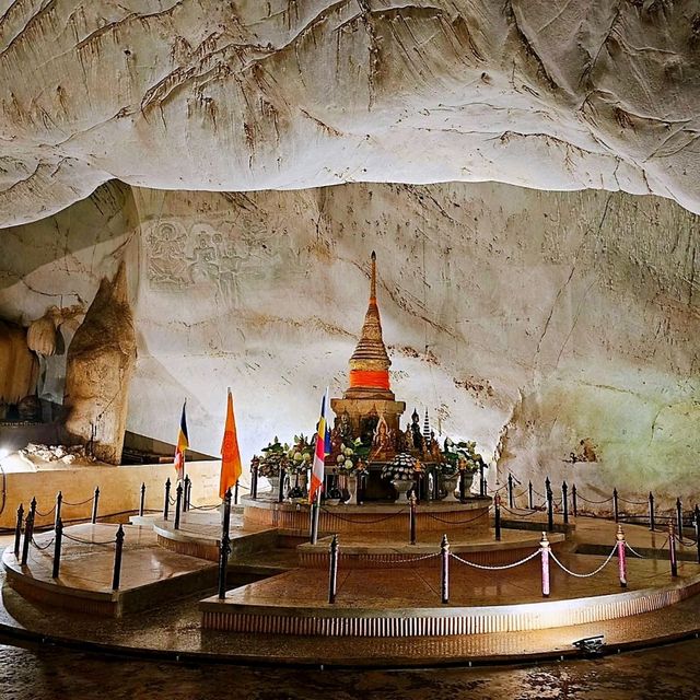 วัดถ้ำพระโพธิสัตว์โดดเด่นด้วยความสวยงามของธรรมชาติ