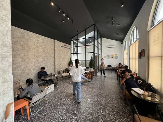 Cool Brews & Chill Vibes: Barista Coffee Toul Tompoung