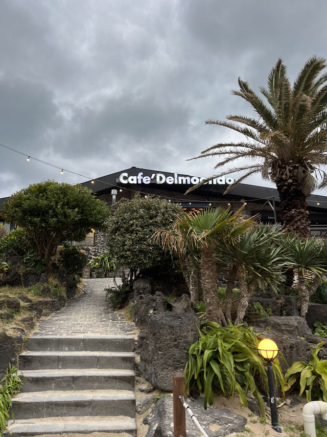 คาเฟ่ Cafe Delmoondo