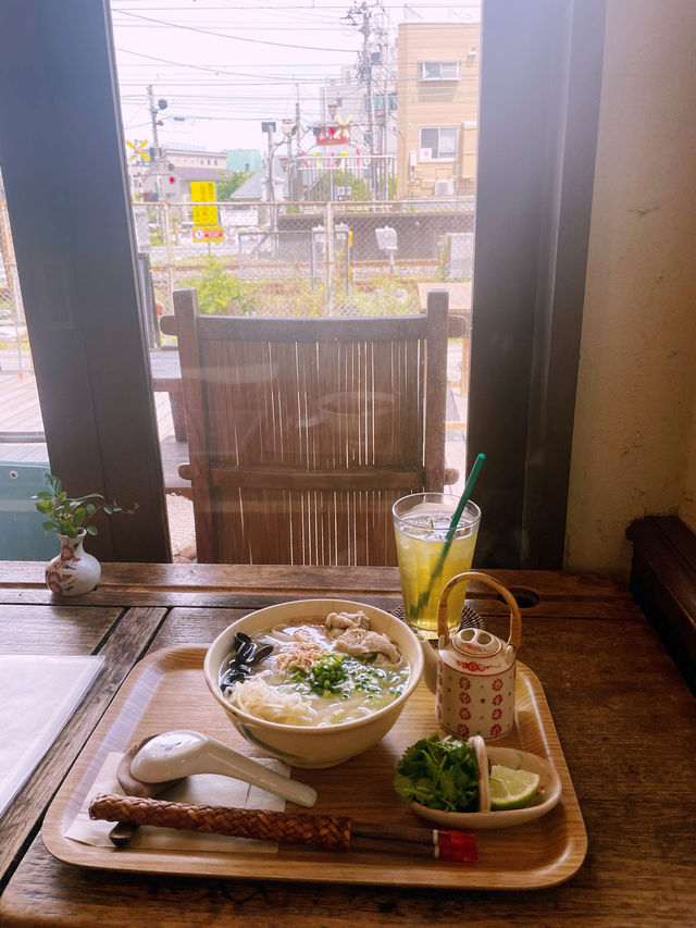 【神奈川県/鎌倉　目の前は線路🛤️電車を眺めながら東南アジア料理が食べられるお店🍽️】