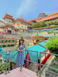 Inside Malaysia’s Largest Buddhist Temple – Kek Lok Si, Penang