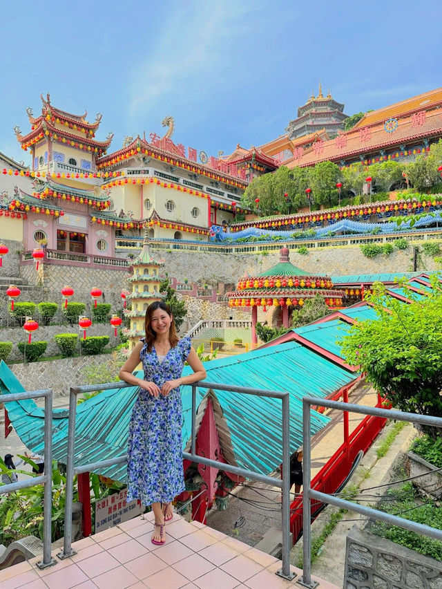 Inside Malaysia’s Largest Buddhist Temple – Kek Lok Si, Penang