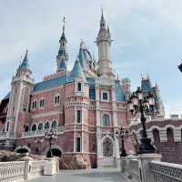 【上海】 上海ディズニーランド お城の中の壁画と不思議の国のアリス迷路