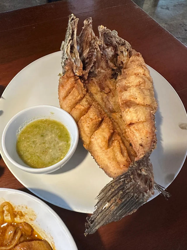🌟 “ต๋อง เต็ม โต๊ะ” ตำนานร้านอาหารเหนือชื่อดัง