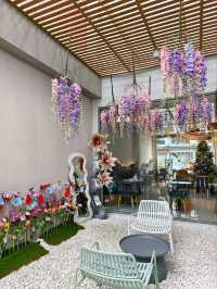 EMQUARTER CAFE 
