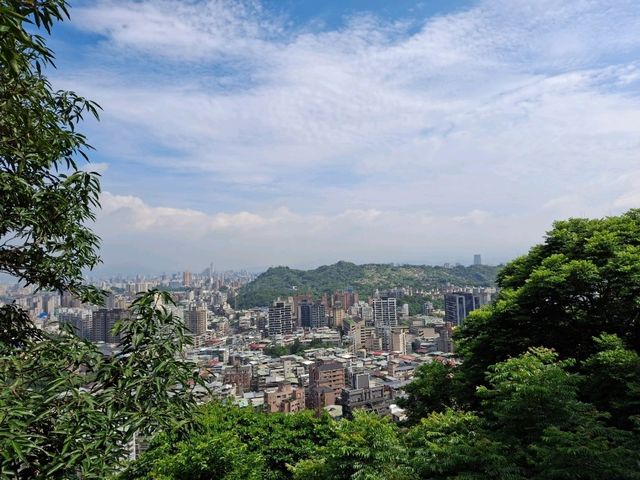 Explore the Xianjiyan Trail in Wenshan District, Taipei, Taiwan