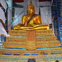 สักการะพระเจดีย์แบบมีแกนกลาง หนึ่งเดียวของไทย
