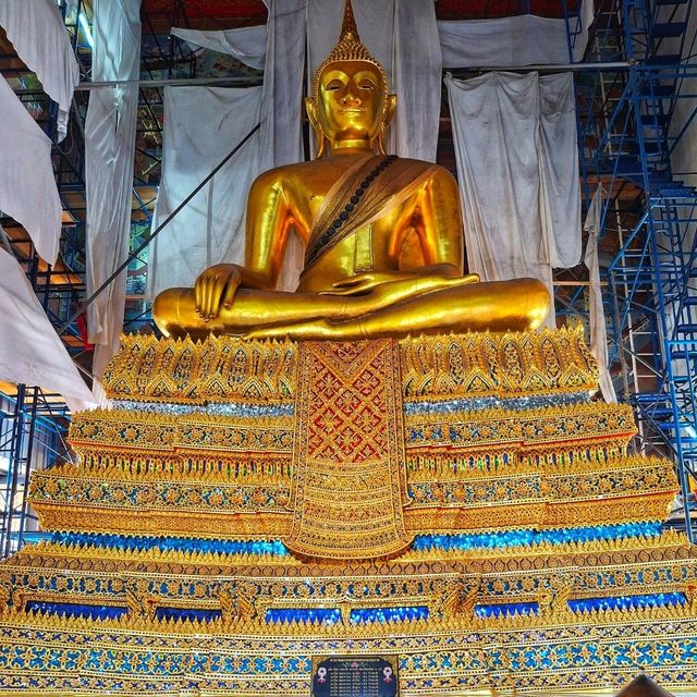 สักการะพระเจดีย์แบบมีแกนกลาง หนึ่งเดียวของไทย