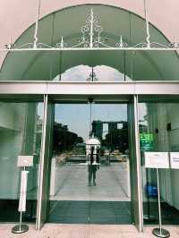 Echoes of Empire – Victoria Concert Hall & Stamford Raffles Statue