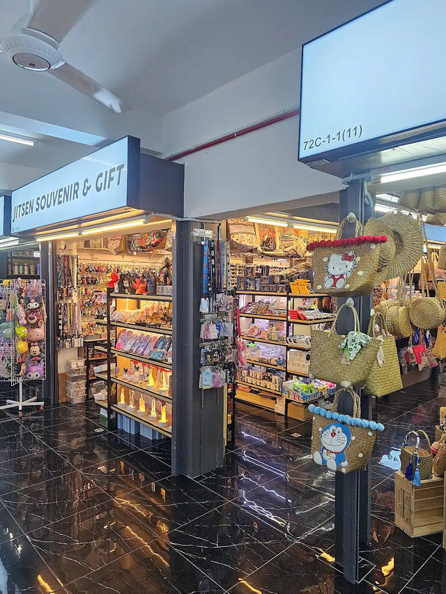 Ferringhi Walk: Penang’s Beachfront Bazaar Bliss