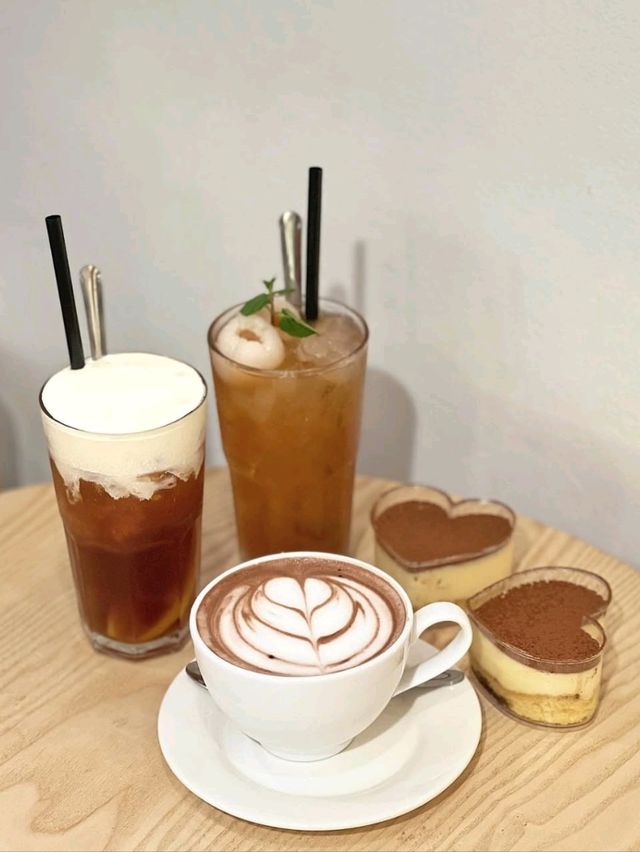 EE Earth Coffee & Bakery