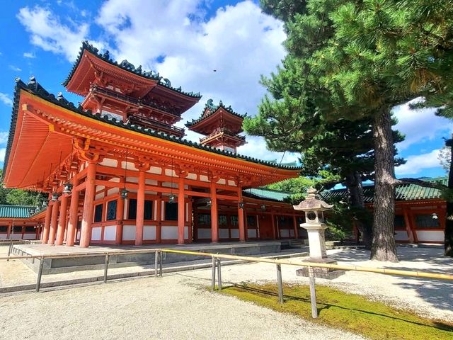 A Stroll Through Heian Shrine and Garden