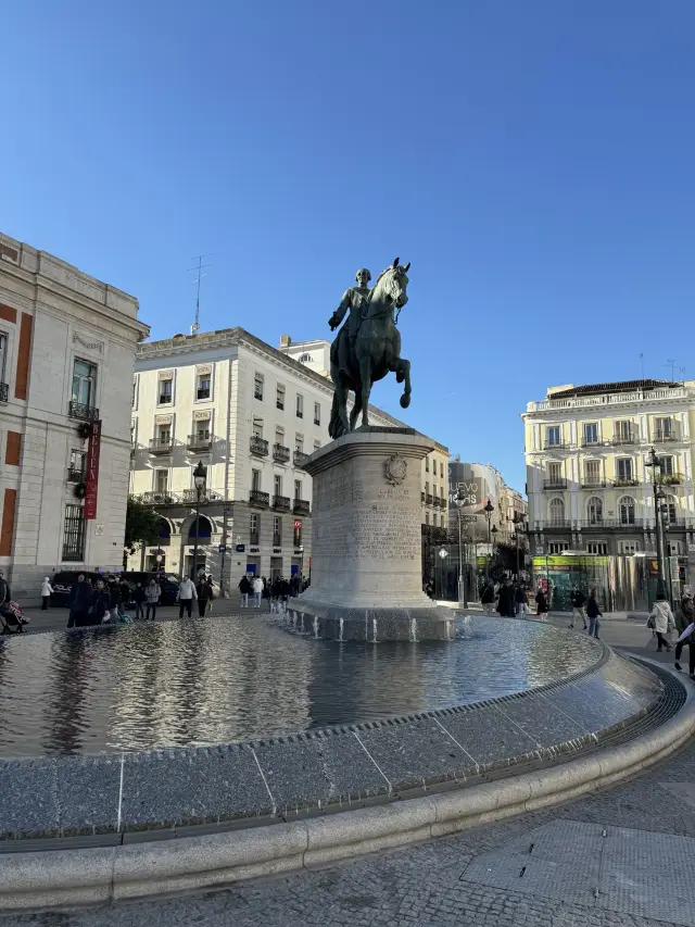 在太陽之門下，西班牙的中心索爾廣場