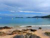 เดินเล่นชายหาดอ่าวยน ภูเก็ต