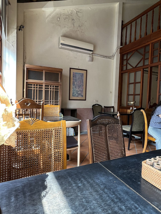 レトロモダンな雰囲気と台湾茶を楽しむ「南街得意」