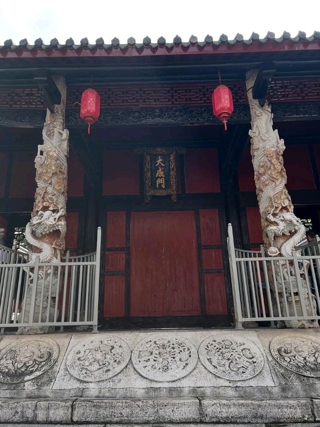 Anshun City Walks Are Chill with a Side of Surprise
