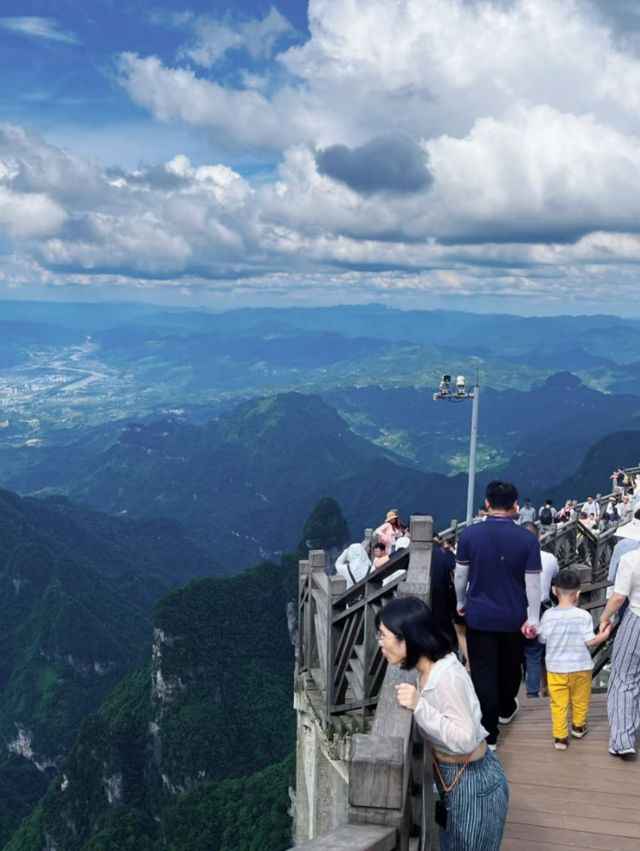 Where Earth Touches the Sky – Tianmen Cave Awaits Where Earth Touches the Sky – Tianmen Cave Awaits