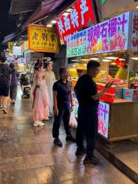 “Xi’an Nights: Lantern Streets, Muslim Quarter Feasts & Ancient Wall Evenings”