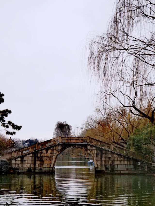 Slender West Lake – A Scenic Stroll Through Jiangnan Charm