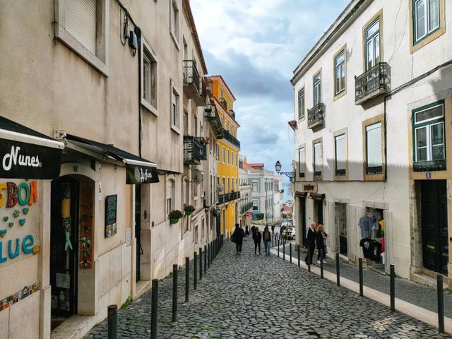 Discovering Iconic Landmarks in Lisbon City Center