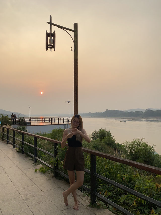 ดูพระอาทิตย์ตกที่เชียงคาน 🌞