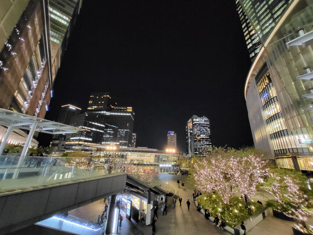 梅田高樓夜色巡禮：大阪都會的璀璨光影