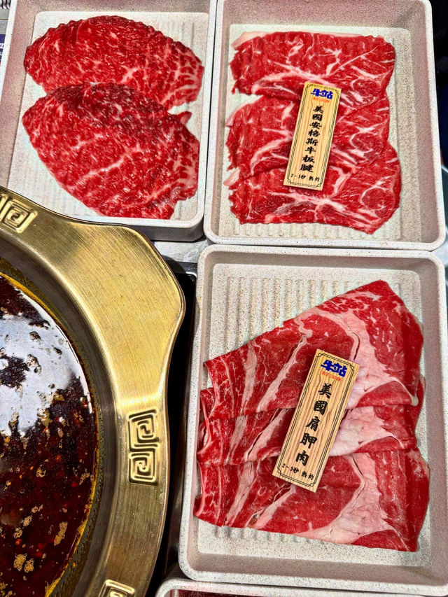 《大頭蝦乳鴿和牛火鍋放題大滿足》